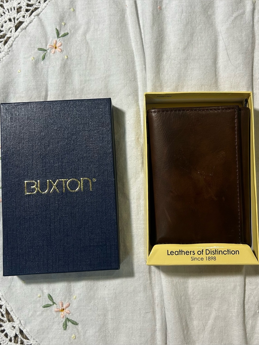 NWT Buxton Mens wallet